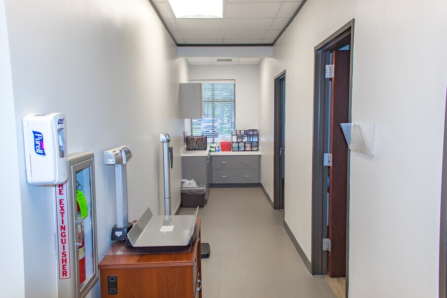 More Photos Of 1330 Kingwood Dr, Kingwood Medical For Lease