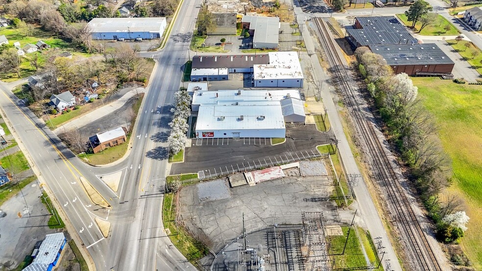 More Photos Of 1109 E Ozark Ave, Gastonia Warehouse For Lease