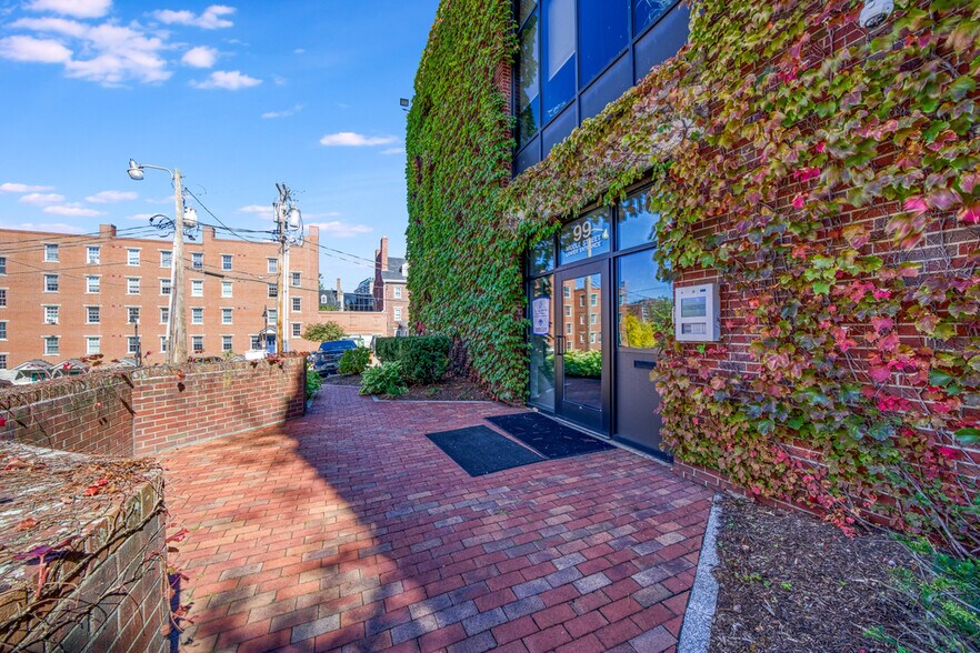 More Photos Of 99 Middle St, Manchester Office Residential For Sale
