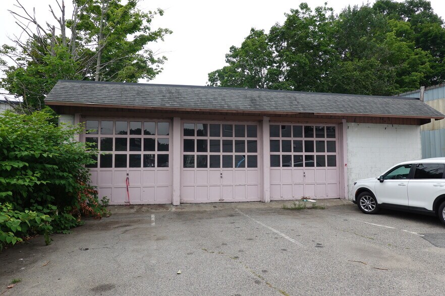 More Photos Of 6 York St, Kennebunk Apartments For Sale