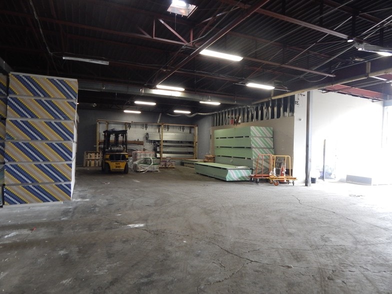 More Photos Of 209 Center St, Bridgeport Warehouse For Lease