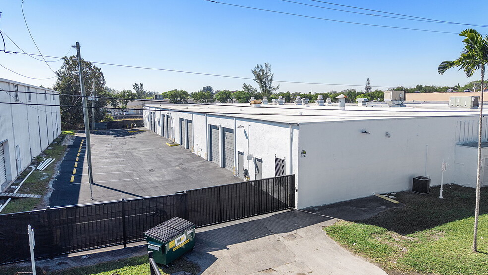 More Photos Of 2240 SW 34th St, Fort Lauderdale Warehouse For Lease