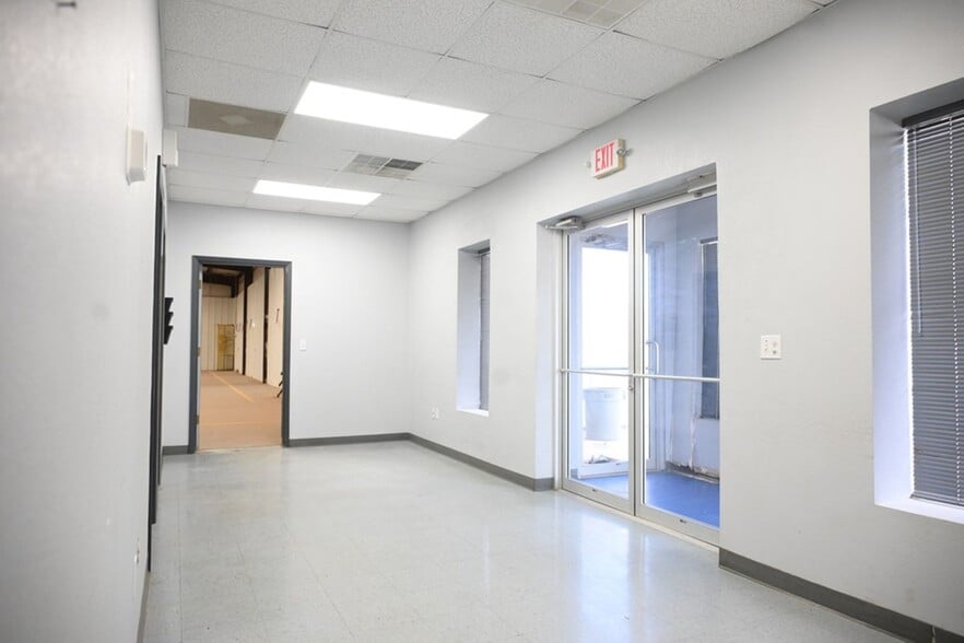 More Photos Of 3611 E State Highway 158, Midland Manufacturing For Sale