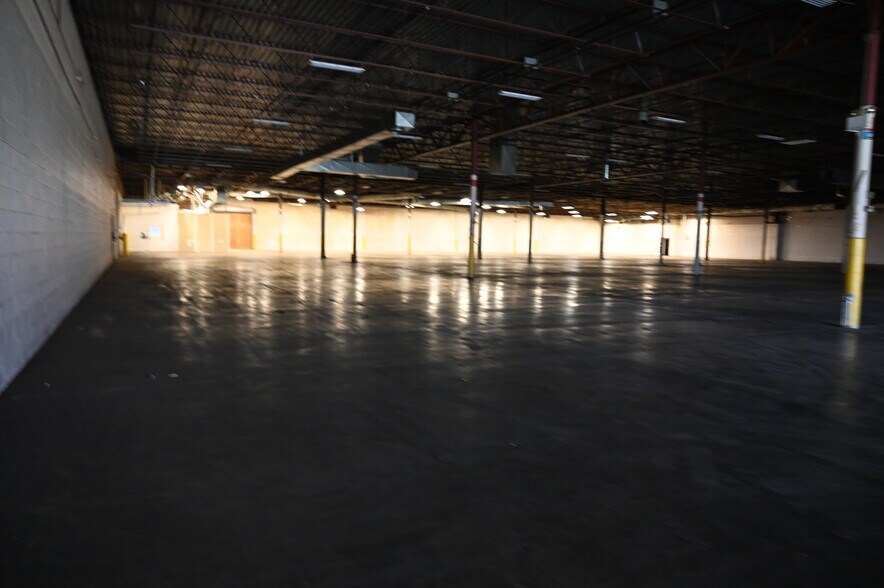 More Photos Of 2300 Claremont Ave, Ashland Freestanding For Lease
