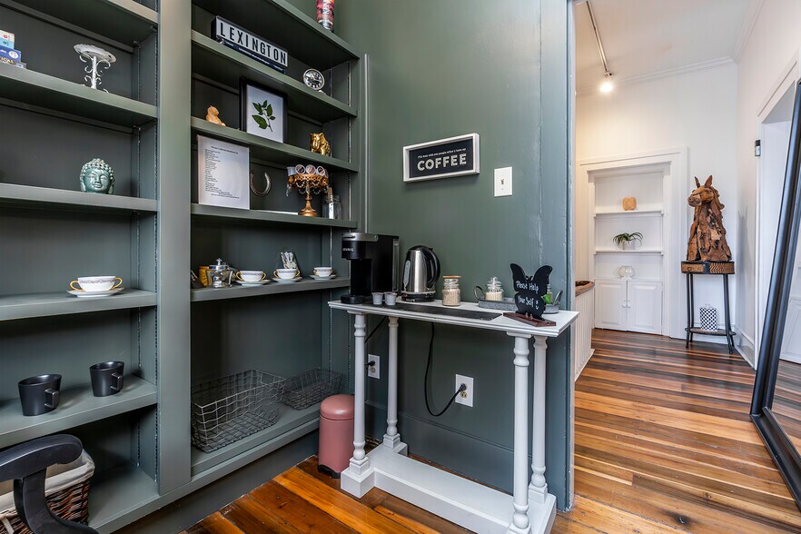 More Photos Of 302 W High St, Lexington Office Residential For Sale