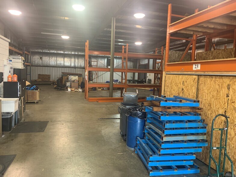 More Photos Of 5372 Enterprise Blvd, Bethel Park Warehouse For Lease