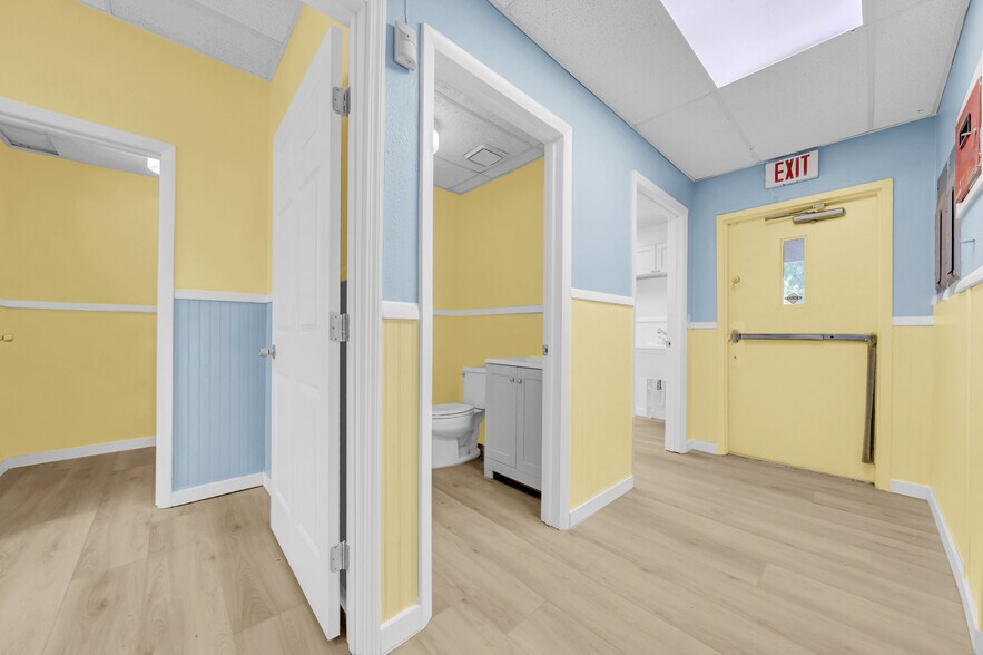 More Photos Of 1419 Sunset Point Rd, Clearwater Office For Sale