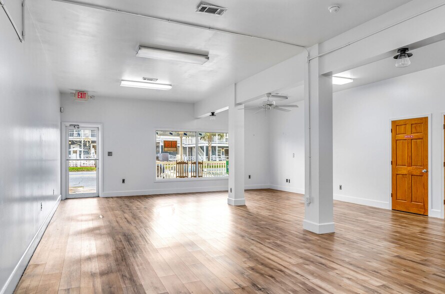 More Photos Of 51 Market St, Apalachicola Storefront Retail Residential For Lease