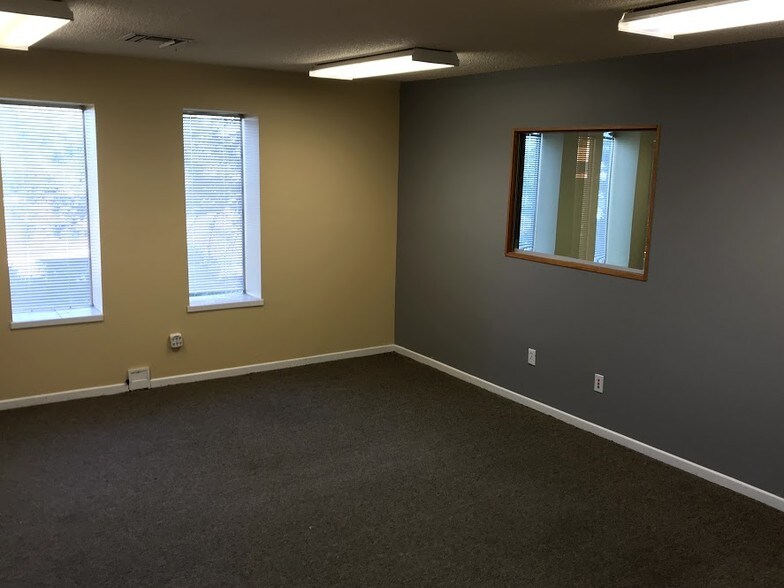 More Photos Of 3768 Norwood Dr, Littleton Warehouse For Lease