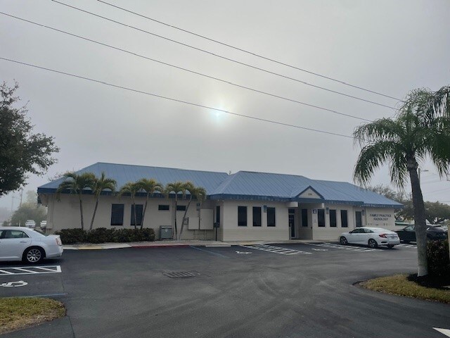 More Photos Of 1304 SE 8th Ter, Cape Coral Medical For Lease
