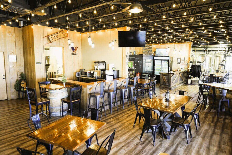 More Photos Of 192 Main St, Winston Bar For Sale