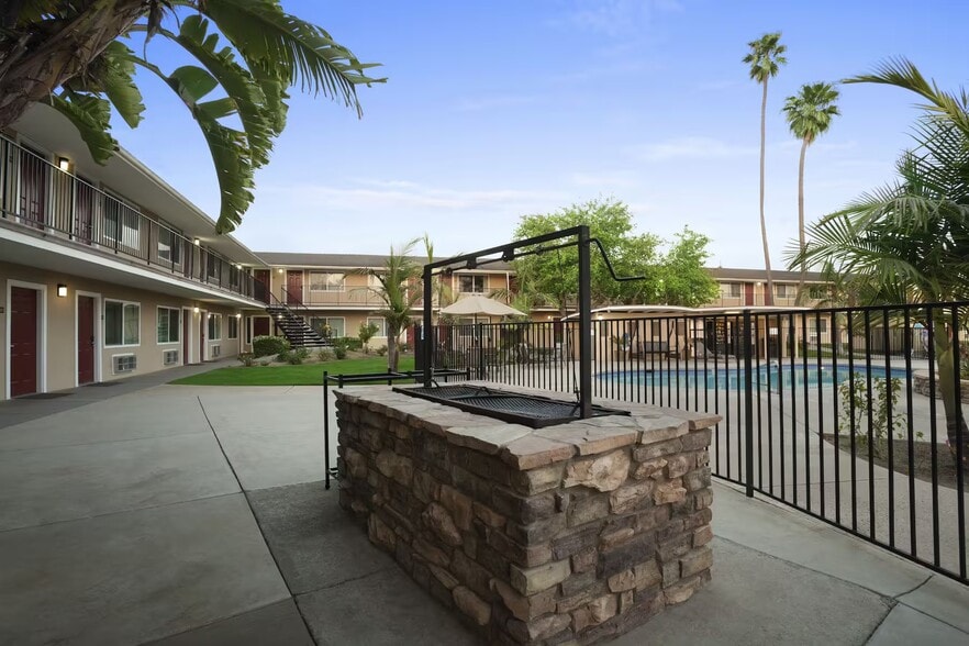 More Photos Of 1514 S Broadway, Santa Maria Hotel For Sale