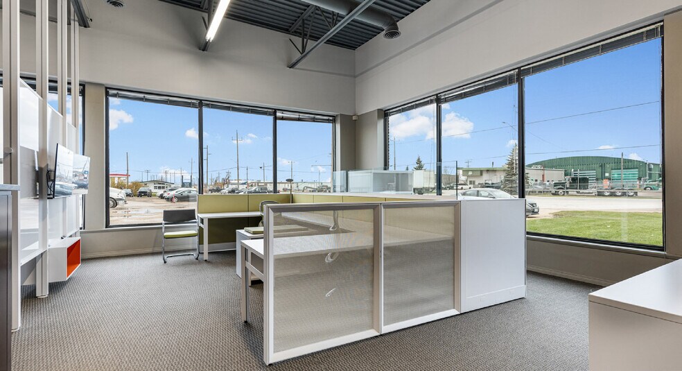 More Photos Of 976 Dugald Rd, Winnipeg Flex For Lease