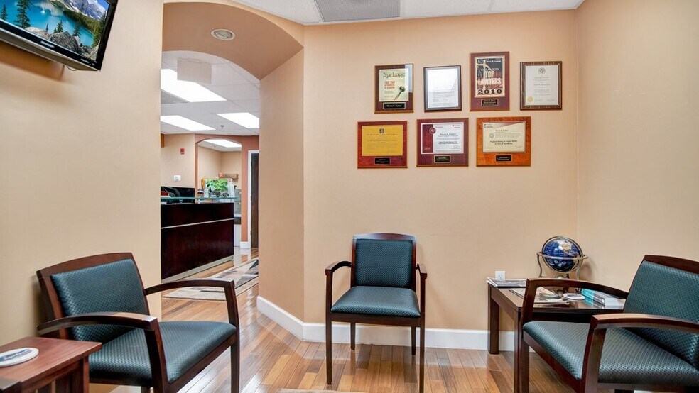 More Photos Of 260 Lookout Pl, Maitland Medical For Sale