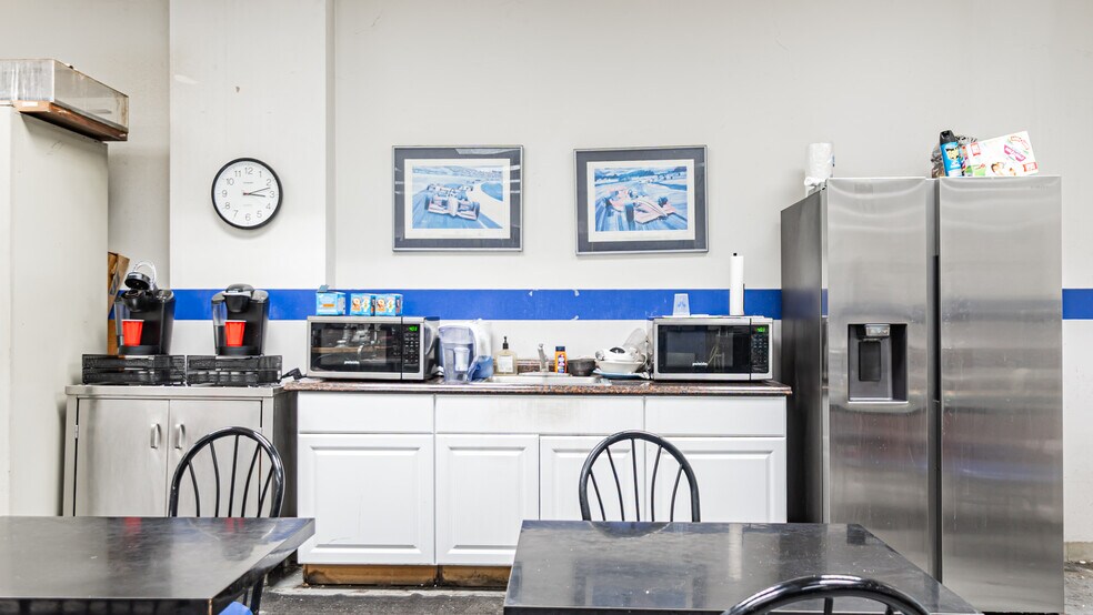 More Photos Of 750 S Douglas St, El Segundo Flex For Lease