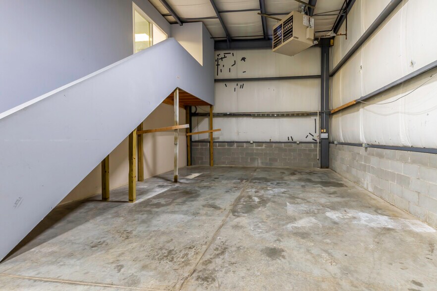 More Photos Of 2840 Mitthoeffer Pl, Indianapolis Warehouse For Sale