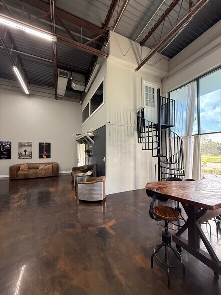 More Photos Of 2801-2847 SE Monroe St, Stuart Warehouse For Lease