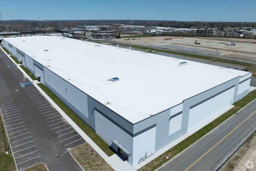 More Photos Of 7845 Northfield Rd, Walton Hills Unknown For Lease