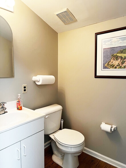 More Photos Of 1326 N King St, Wilmington Office For Sale