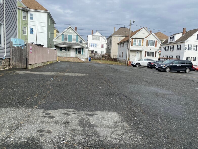 More Photos Of 512 N Front St, New Bedford Storefront Retail Residential For Sale