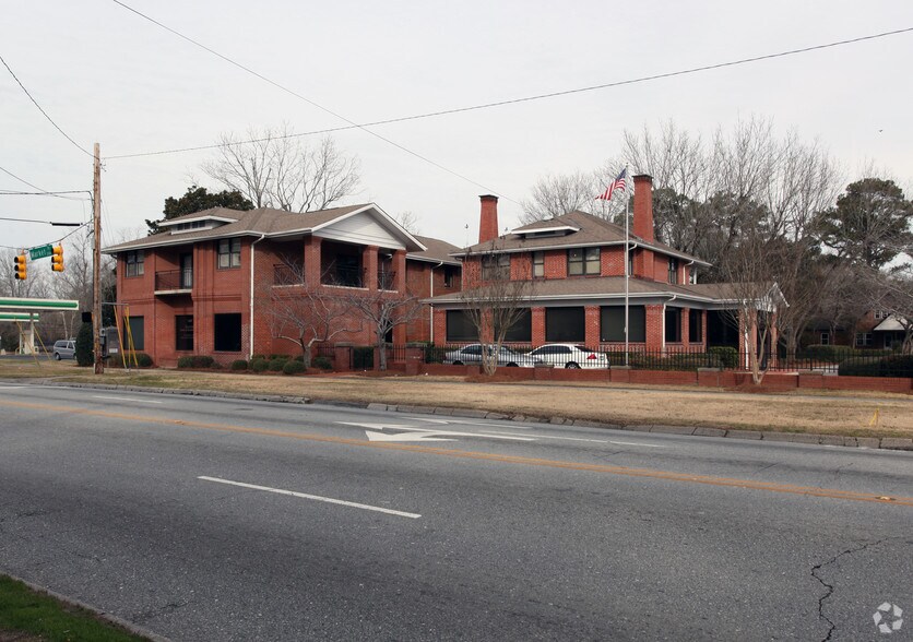 More Photos Of 2419 Market St, Wilmington Office For Sale