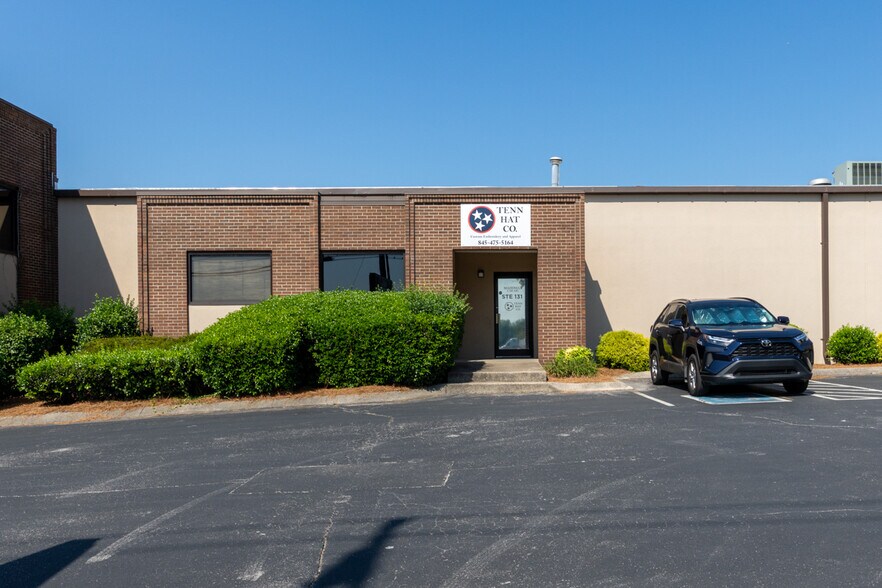 More Photos Of 216 Hartmann Dr, Lebanon Distribution For Lease