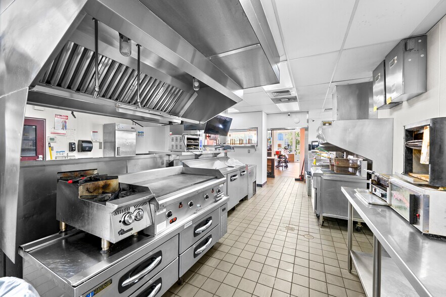 More Photos Of 32704 Grand River Ave, Farmington Restaurant For Sale
