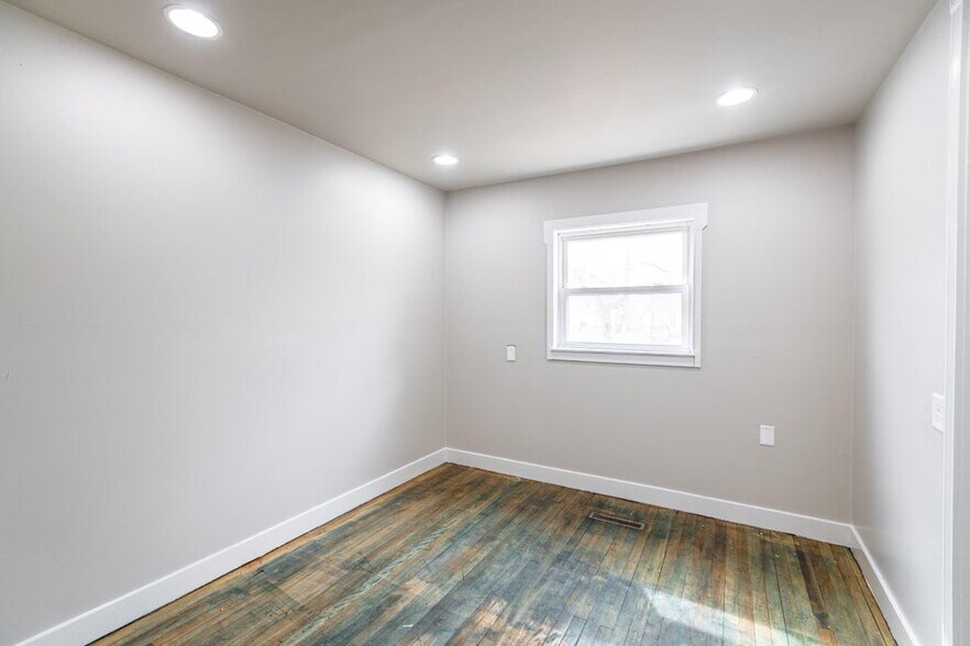 More Photos Of 931 16th St S, La Crosse Storefront Retail Residential For Sale