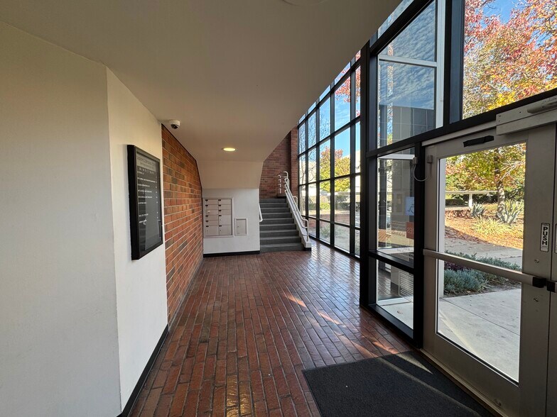 More Photos Of 2040 S Santa Cruz St, Anaheim Loft Creative Space For Sale