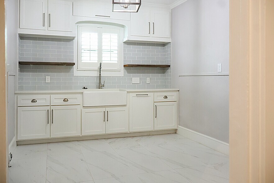 More Photos Of 1205 Main St, Garland Office For Lease