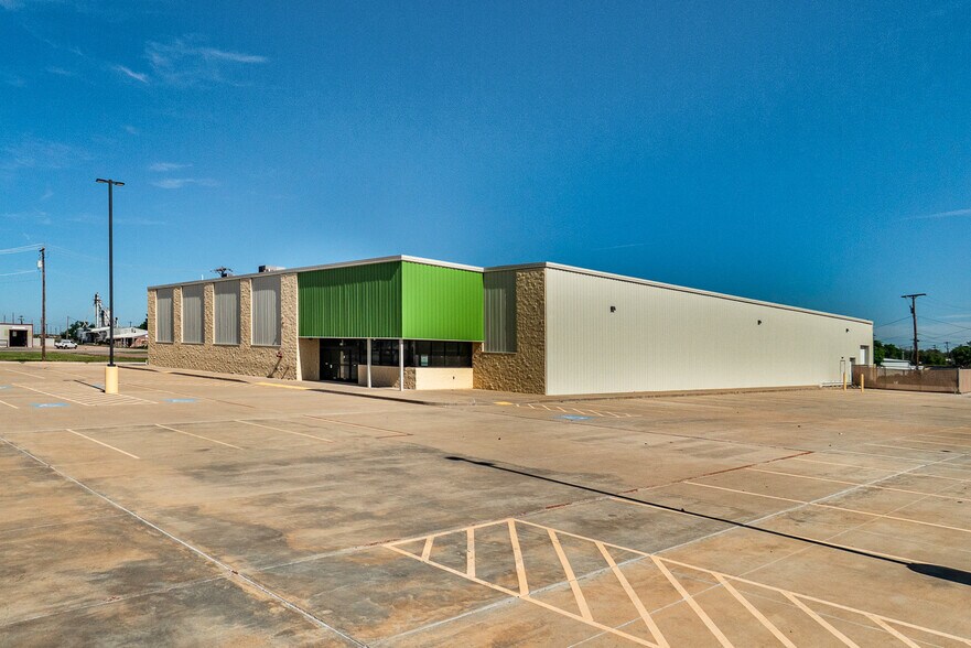 More Photos Of 908 NW 6th St, Tulia Freestanding For Sale