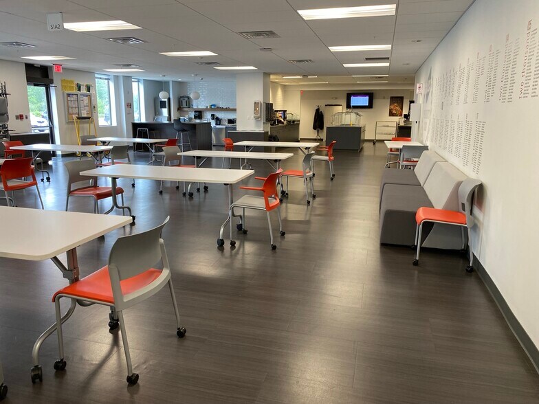 More Photos Of 123 Darling Ave, South Portland Office For Lease