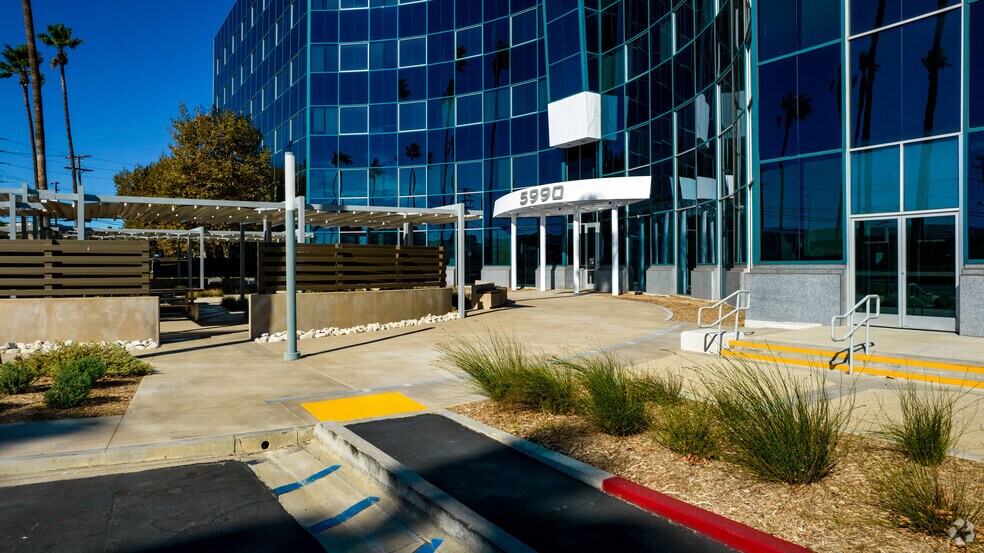 More Photos Of 5990 Sepulveda Blvd, Sherman Oaks Office For Lease