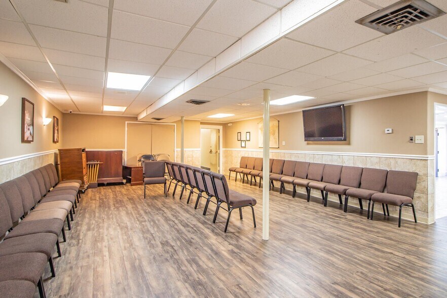 More Photos Of 1601 44th St, Lubbock Religious Facility For Sale