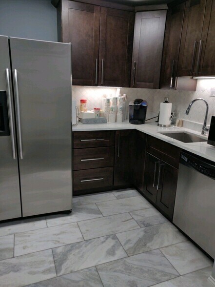 More Photos Of 19-27 N Green St, Chicago Loft Creative Space For Sale