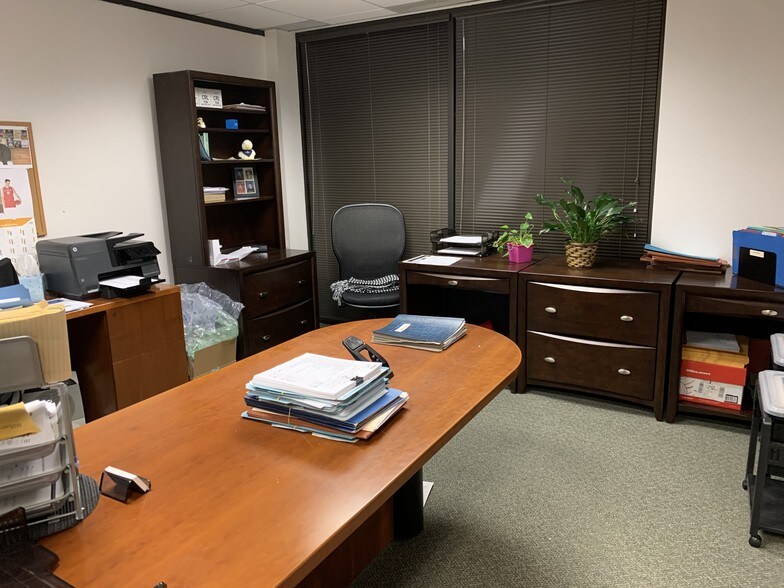 More Photos Of 3200 Steck Ave, Austin Office For Sale
