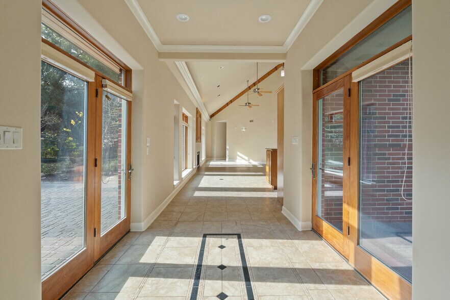 More Photos Of 16621 Hereford Dr, Tomball Flex For Sale