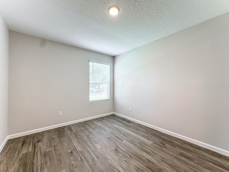 More Photos Of 6421 Breezy Oaks Way, Jacksonville Apartments For Sale