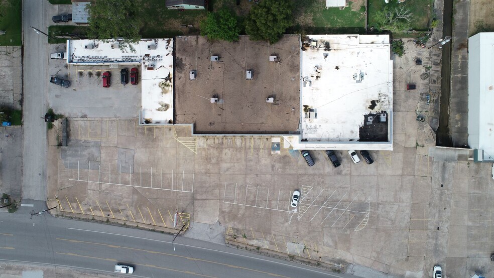 More Photos Of 915-929 Main St, Liberty Storefront Retail Office For Lease