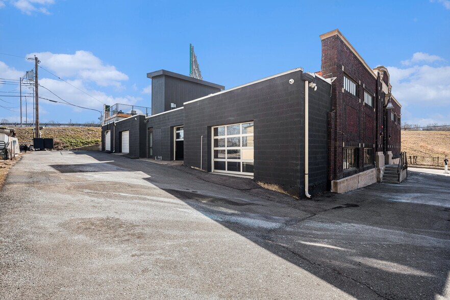 More Photos Of 2645 Madison Ave, Kansas City Apartments For Lease