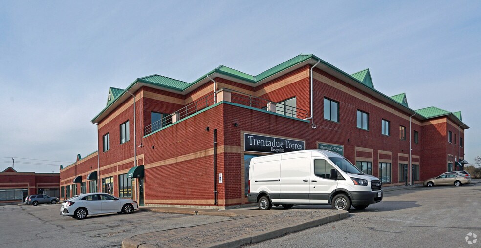 More Photos Of 86 Ringwood Dr, Whitchurch-Stouffville Showroom For Sale