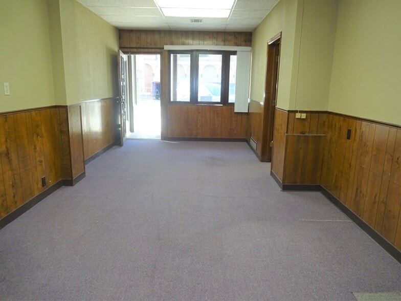 More Photos Of 201 N Penn Ave, Independence Office For Sale