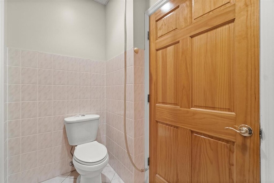 More Photos Of 391 Kennedy Blvd, Bayonne Medical For Sale