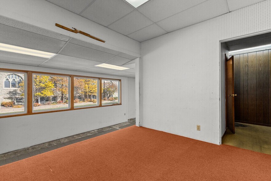 More Photos Of 754 N Main St, Oshkosh General Retail For Sale