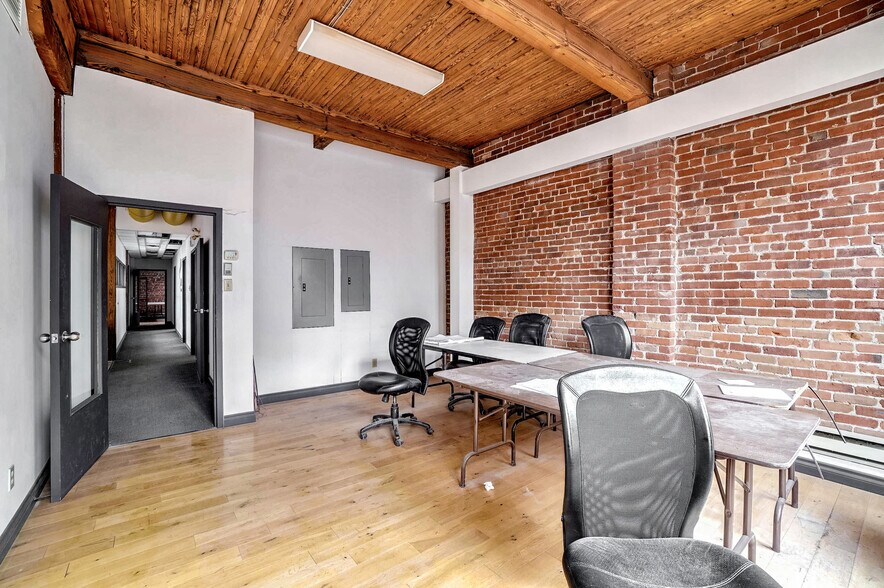 More Photos Of 1453-1455 Rue Saint-Timothée, Montréal Office For Sale