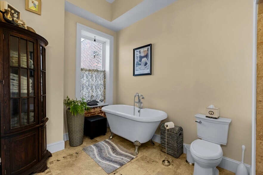 More Photos Of 305 N Queen St, Lancaster Storefront Retail Residential For Sale