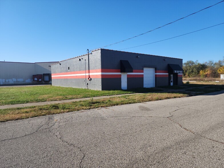 More Photos Of 1137 3rd Ave, Terre Haute Supermarket For Sale