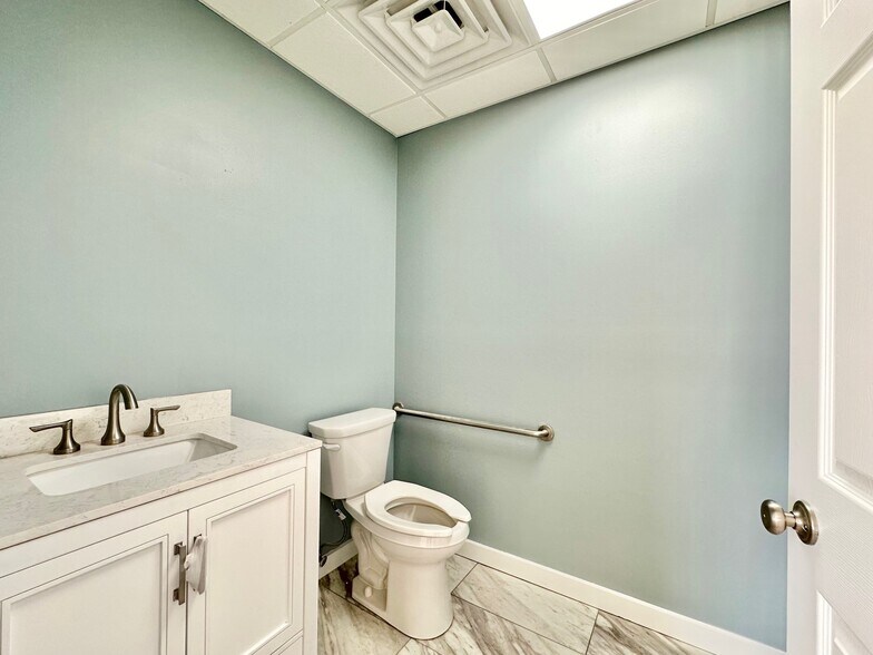 More Photos Of 9515-9521 Indianapolis Blvd, Highland Unknown For Lease