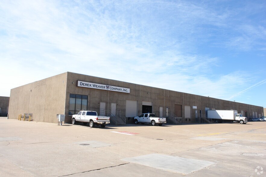 More Photos Of 2702-2720 SE Loop 820, Fort Worth Unknown For Lease