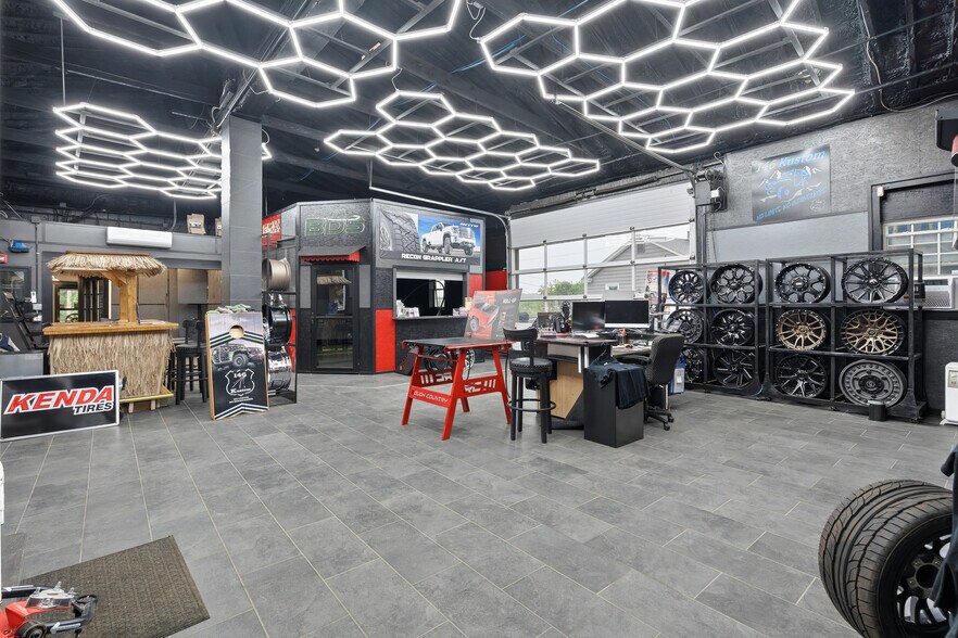 More Photos Of 1097 Eddie Dowling Hwy, North Smithfield Service Station For Sale